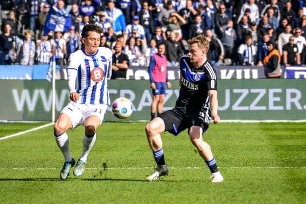 Fussball 2. Bundesliga, Hertha BSC - FC Schalke 04 17.03.2024, xdanx, Fussball 2. Bundesliga, Hertha BSC - FC Schalke 04, v.l.Fabian Reese (Hertha BSC 11),Andreas Bouchalakis (Hertha BSC 5),Zweikampf, Duell, Kampf, tackle (DFL DFB REGULATIONS PROHIBIT ANY USE OF PHOTOGRAPHS as IMAGE SEQUENCES and or QUASI-VIDEO) Foto: Daniel Lakomski Mix1 Berlin Olympiastadion Berlin Berlin Deutschland (DE)
