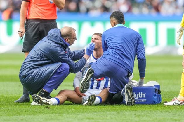 17.03.2024, Fussball, 2. Bundesliga, 26. Spieltag, Saison 2023 2024, Hertha BSC - FC Schalke 04, Marton Dardai (Hertha BSC) hat sich im Gesicht verletzt. Berlin Olympiastadion Berlin Deutschland xRHR-FOTO TRx