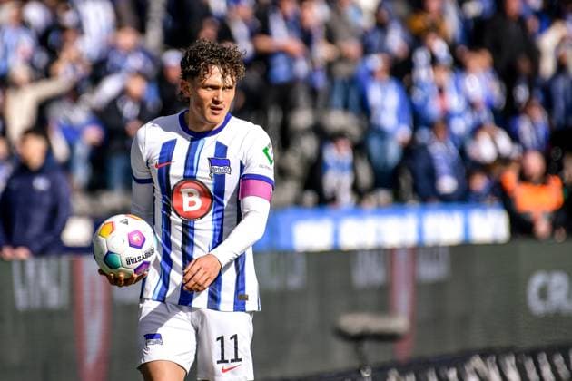 Fussball 2. Bundesliga, Hertha BSC - FC Schalke 04 17.03.2024, xdanx, Fussball 2. Bundesliga, Hertha BSC - FC Schalke 04, v.l.Fabian Reese (Hertha BSC 11) (DFL DFB REGULATIONS PROHIBIT ANY USE OF PHOTOGRAPHS as IMAGE SEQUENCES and or QUASI-VIDEO) Foto: Daniel Lakomski Mix1 Berlin Olympiastadion Berlin Berlin Deutschland (DE)