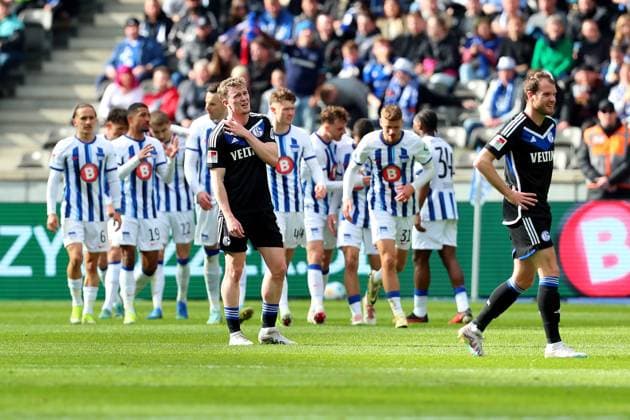 17.03.2024, xtgx, Fussball 2.Bundesliga, Hertha BSC Berlin - FC Schalke 04 emspor, v.l. Torjubel nach dem Tor zum celebrating the goal celebrate 3:2 durch Marten Winkler (Hertha BSC Berlin) Derry Murkin (FC Schalke 04) Enttäuscht enttaeuscht traurig frustriert ratlos (DFL DFB REGULATIONS PROHIBIT ANY USE OF PHOTOGRAPHS as IMAGE SEQUENCES and or QUASI-VIDEO) Berlin