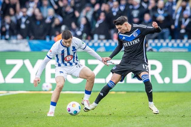 2. Fußball Bundesliga, Hertha BSC vs FC Schalke 04; Berlin, 17.03.2024 Ibrahim Maza (Hertha BSC, 30), Yusuf Kabadayi (FC Schalke 04, 17) 2. Fußball Bundesliga, Hertha BSC vs FC Schalke 04, Olympiastadion, Berlin, 17.03.2024 DFL REGULATIONS PROHIBIT ANY USE OF PHOTOGRAPHS AS IMAGE SEQUENCES AND OR QUASI-VIDEO.