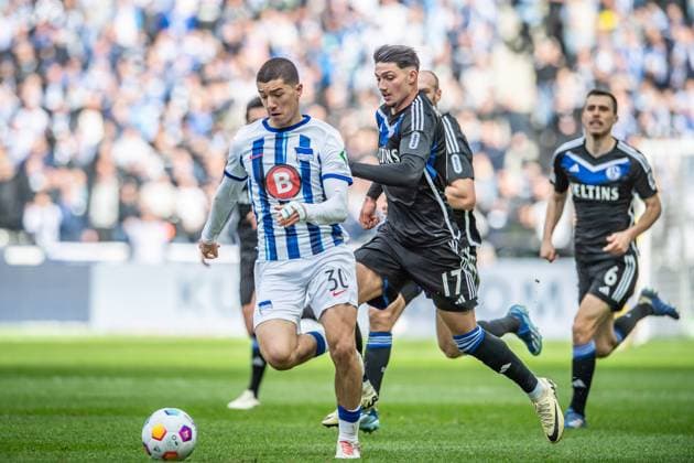2. Fußball Bundesliga, Hertha BSC vs FC Schalke 04; Berlin, 17.03.2024 Ibrahim Maza (Hertha BSC, 30), Yusuf Kabadayi (FC Schalke 04, 17) 2. Fußball Bundesliga, Hertha BSC vs FC Schalke 04, Olympiastadion, Berlin, 17.03.2024 DFL REGULATIONS PROHIBIT ANY USE OF PHOTOGRAPHS AS IMAGE SEQUENCES AND OR QUASI-VIDEO.