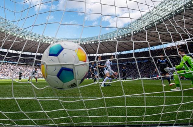 Fussball, Herren, Saison 2023 2024, 2. Bundesliga (26. Spieltag), Hertha BSC - FC Schalke 04, Haris Tabakovic (Hertha BSC) erzielt das Tor zum 2:1, 17.03.2024,