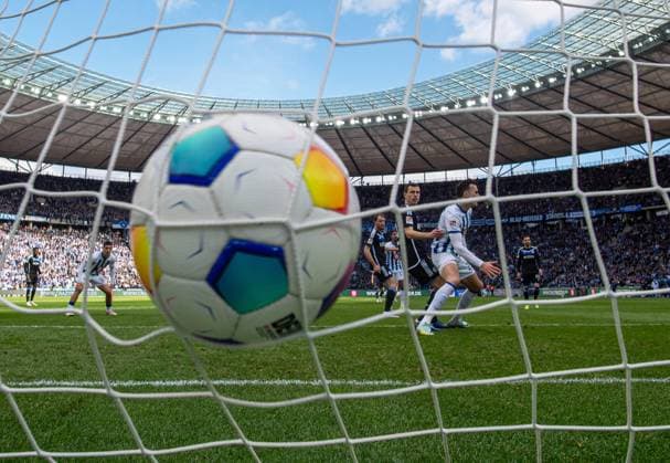 Fussball, Herren, Saison 2023 2024, 2. Bundesliga (26. Spieltag), Hertha BSC - FC Schalke 04, Haris Tabakovic (Hertha BSC) erzielt das Tor zum 2:1, 17.03.2024,