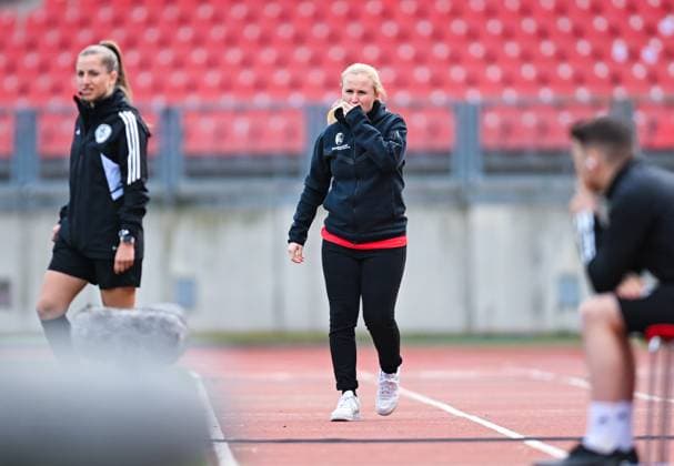 Germany, Nuernberg, 17.03.2024, Max-Morlock-Stadion, 1. FC Nuernberg vs SC Freiburg - Frauen-Bundesliga, Trainerin Theresa Merk (SC Freiburg) looks on Nuremberg Max-Morlock-Stadion Bavaria Germany