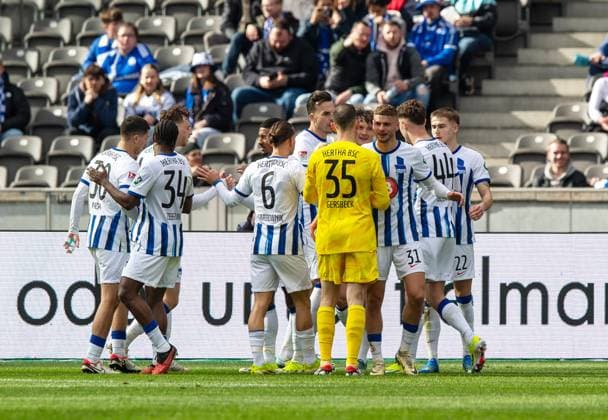 Fussball, Herren, Saison 2023 2024, 2. Bundesliga (26. Spieltag), Hertha BSC - FC Schalke 04, Hertha jubelt nach Tor zum 3:2 durch Marten Winkler (Hertha BSC), 17.03.2024,