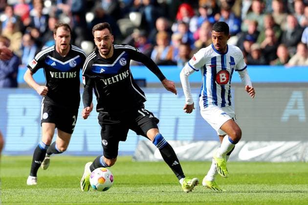 17.03.2024, xtgx, Fussball 2.Bundesliga, Hertha BSC Berlin - FC Schalke 04 emspor, v.l. Kenan Karaman (FC Schalke 04) Jeremy Dudziak (Hertha BSC Berlin) (DFL DFB REGULATIONS PROHIBIT ANY USE OF PHOTOGRAPHS as IMAGE SEQUENCES and or QUASI-VIDEO) Berlin