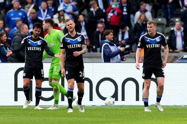 17.03.2024, xtgx, Fussball 2.Bundesliga, Hertha BSC Berlin - FC Schalke 04 emspor, v.l. Danny Latza (FC Schalke 04) Marius Müller (FC Schalke 04) Tomas Kalas (FC Schalke 04) Derry Murkin (FC Schalke 04) Enttäuscht enttaeuscht traurig frustriert ratlos (DFL DFB REGULATIONS PROHIBIT ANY USE OF PHOTOGRAPHS as IMAGE SEQUENCES and or QUASI-VIDEO) Berlin