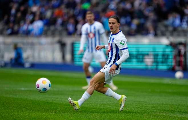 Germany, Berlin, 17.03.2024, Olympic Stadium, Hertha BSC vs FC Schalke 04 - 2. Bundesliga, Michal Karbownik (Hertha Berlin) controls the ball Berlin Olympic Stadium Berlin Germany