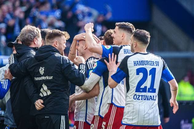 Torjubel Jubel Hamburger SV nach Tor zum 2:0 per Freistoss -Laszlo Benes (Hamburger SV, 08) GER, Hamburger SV vs. SV Wehen Wiesbaden, Fussball, 2. Bundesliga, Spieltag 26, Saison 2023 2024, 17.03.2024 DFL REGULATIONS PROHIBIT ANY USE OF PHOTOGRAPHS AS IMAGE SEQUENCES AND OR QUASI-VIDEO GER, Hamburger SV vs. SV Wehen Wiesbaden, Fussball, 2. Bundesliga, Spieltag 26, Saison 2023 2024, 17.03.2024 Hamburg