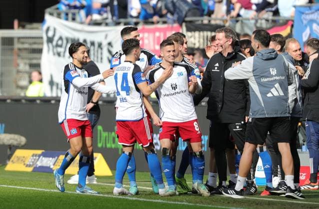 GER, 2. Liga, Hamburger SV vs. SV Wehen Wiesbaden 17.03.2024, Volksparkstadion, Hamburg, GER, 2. Liga, Hamburger SV vs. SV Wehen Wiesbaden im Bild picture shows Torjubel Jubel. Torschütze Torschuetze Laszlo Benes (Hamburger SV 08) jubelt ueber das Tor zum 2:0