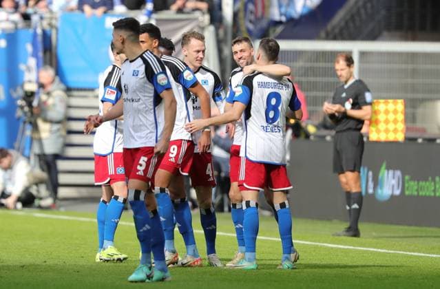 GER, 2. Liga, Hamburger SV vs. SV Wehen Wiesbaden 17.03.2024, Volksparkstadion, Hamburg, GER, 2. Liga, Hamburger SV vs. SV Wehen Wiesbaden im Bild picture shows Torjubel Jubel. Torschütze Torschuetze Laszlo Benes (Hamburger SV 08) jubelt ueber das Tor zum 2:0