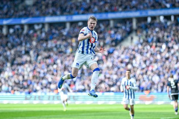 2. Bundesliga - Hertha BSC Berlin - FC Schalke 04 am 17.03.2024 im Olympiastadion in Berlin Jubel, Torjubel, Torschuetze, Torschütze Marten Winkler (Hertha BSC Berlin) jubelt nach seinem Tor zum 4:2.
