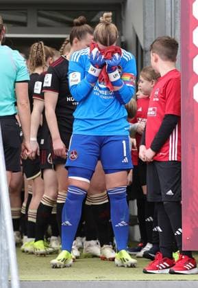 17.03.2024 - Fussball - Saison 2023 2024 - 1. Frauen - Fussball - Bundesliga - 16. Spieltag: 1. FC Nürnberg FCN ( Club ) - SC Freiburg - Sportfoto Zink DaMa - xdaxmax - Lea Paulick (1, 1. FC Nürnberg FCN ) angespannt vor Spielbeginn