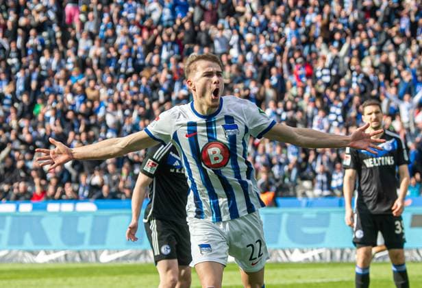 Fussball, Herren, Saison 2023 2024, 2. Bundesliga (26. Spieltag), Hertha BSC - FC Schalke 04, Marten Winkler (Hertha BSC), Jubel nach Tor zum 4:2, 17.03.2024,