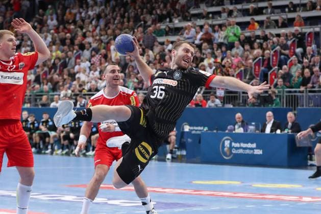 17.03.2024, xgox, Handball Olympia-Qualifikation, Deutschland - Oesterreich emspor, v.l. Lukas Mertens (Deutschland, 36) wirft Tor, Torschuetze, erzielt Tor, Treffer, scores the goal ZAG Arena