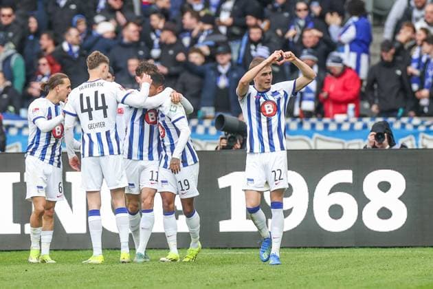 17.03.2024, Fussball, 2. Bundesliga, 26. Spieltag, Saison 2023 2024, Hertha BSC - FC Schalke 04, Marten Winkler (Hertha BSC) jubelt nach seinem Tor zum 4 zu 2. Berlin Olympiastadion Berlin Deutschland xRHR-FOTO TRx