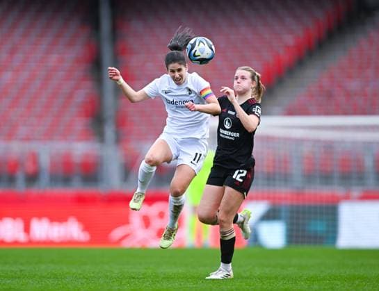 Germany, Nuernberg, 17.03.2024, Max-Morlock-Stadion, 1. FC Nuernberg vs SC Freiburg - Frauen-Bundesliga, Hasret Kayikci (SC Freiburg) und Amelie Thoele (1. FC Nuernberg) battle for the ball Nuremberg Max-Morlock-Stadion Bavaria Germany