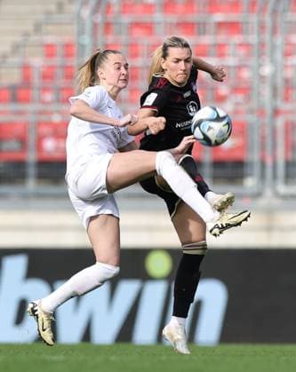 17.03.2024 - Fussball - Saison 2023 2024 - 1. Frauen - Fussball - Bundesliga - 16. Spieltag: 1. FC Nürnberg FCN ( Club ) - SC Freiburg - Sportfoto Zink DaMa - xdaxmax - Janina Minge ( 9 , SC Freiburg ) Medina Desic (30, 1. FC Nürnberg FCN )