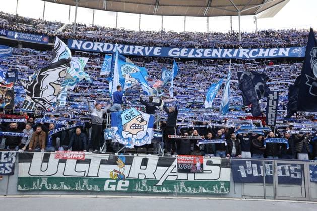 DEU, DFL, 2. FBL, Hertha BSC vs. 1:FC Schalke, 17.03.2024, Berliner Olympiastadion, Berlin, DEU, DFL, 2. FBL, Hertha BSC vs. 1:FC Schalke, im Bild Schalke-Fans Fanblock DFL - regulations prohibit any use of Photographs as image sequences and or quasi-video Foto: Juergen Engler nordphoto GmbH