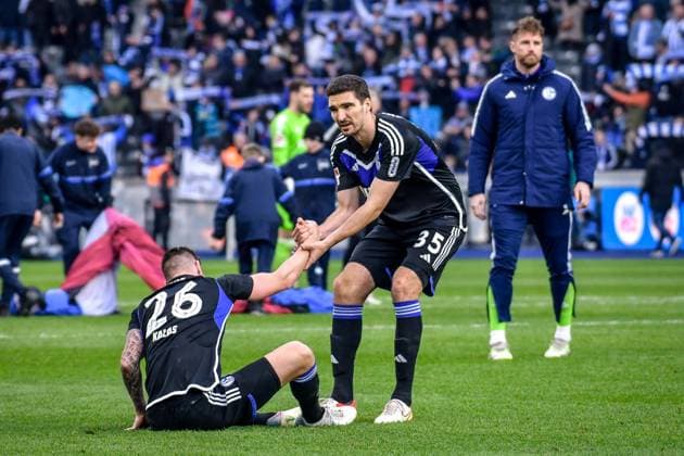 Fussball 2. Bundesliga, Hertha BSC - FC Schalke 04 17.03.2024, xdanx, Fussball 2. Bundesliga, Hertha BSC - FC Schalke 04, v.l. Tomas Kalas (FC Schalke 04 26),Marcin Kaminski (FC Schalke 04 35), enttaeuscht, schaut enttaeuscht, niedergeschlagen, disappointed (DFL DFB REGULATIONS PROHIBIT ANY USE OF PHOTOGRAPHS as IMAGE SEQUENCES and or QUASI-VIDEO) Foto: Daniel Lakomski Mix1 Berlin Olympiastadion Berlin Berlin Deutschland (DE)