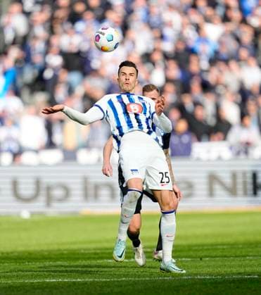 Germany, Berlin, 17.03.2024, Olympic Stadium, Hertha BSC vs FC Schalke 04 - 2. Bundesliga, Haris Tabakovic (Hertha Berlin) controls the ball Berlin Olympic Stadium Berlin Germany