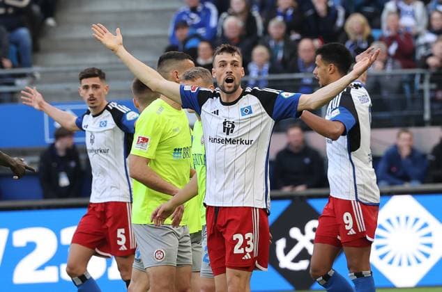 Jonas Meffert (HSV)23 Fussball, Herren, Saison 2023 2024, 2.BL, Volksparkstadion, Hamburger SV gegen SV Wehen Wiesbaden DFL REGULATIONS PROHIBIT ANY USE OF PHOTOGRAPHS AS IMAGE SEQUENCES AND OR QUASI-VIDEO.