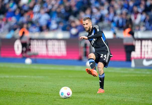 Germany, Berlin, 17.03.2024, Olympic Stadium, Hertha BSC vs FC Schalke 04 - 2. Bundesliga, Dominick Drexler (FC Schalke 04) controls the ball Berlin Olympic Stadium Berlin Germany *** Germany, Berlin, 17 03 2024, Olympic Stadium, Hertha BSC vs FC Schalke 04 2 Bundesliga, Dominick Drexler FC Schalke 04 controls the ball Berlin Olympic Stadium Berlin Germany eu-images-659