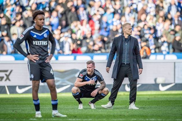 2. Fußball Bundesliga, Hertha BSC vs FC Schalke 04; Berlin, 17.03.2024 Tomas Kalas (FC Schalke 04, 26), Karel Geraerts (Trainer FC Schalke 04) frustriert nach dem spiel 2. Fußball Bundesliga, Hertha BSC vs FC Schalke 04, Olympiastadion, Berlin, 17.03.2024 DFL REGULATIONS PROHIBIT ANY USE OF PHOTOGRAPHS AS IMAGE SEQUENCES AND OR QUASI-VIDEO. *** 2 Soccer Bundesliga, Hertha BSC vs FC Schalke 04 Berlin, 17 03 2024 Tomas Kalas FC Schalke 04, 26 , Karel Geraerts Coach FC Schalke 04 frustrated after the match 2 Soccer Bundesliga, Hertha BSC vs FC Schalke 04, Olympiastadion, Berlin, 17 03 2024 DFL REGULATIONS PROHIBIT ANY USE OF PHOTOGRAPHS AS IMAGE SEQUENCES AND OR QUASI VIDEO Copyright: xBEAUTIFULxSPORTS LucianoxLimax
