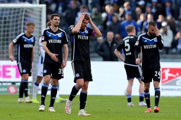 17.03.2024, xtgx, Fussball 2.Bundesliga, Hertha BSC Berlin - FC Schalke 04 emspor, v.l. Joey Mueller Müller (FC Schalke 04) Simon Terrode (FC Schalke 04) Dominick Drexler (FC Schalke 04) Enttäuscht enttaeuscht traurig frustriert ratlos (DFL DFB REGULATIONS PROHIBIT ANY USE OF PHOTOGRAPHS as IMAGE SEQUENCES and or QUASI-VIDEO) Berlin