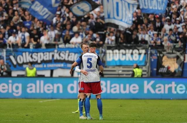 GER, 2. Liga, Hamburger SV vs. SV Wehen Wiesbaden 17.03.2024, Volksparkstadion, Hamburg, GER, 2. Liga, Hamburger SV vs. SV Wehen Wiesbaden im Bild picture shows Spielende. Endstand 3:0. Sebastian Schonlau (Hamburger SV 04) und Dennis Hadzikadunic (Hamburger SV 05)