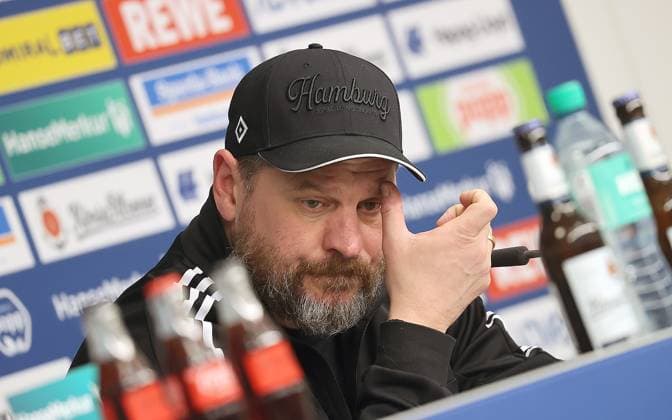 Cheftrainer Steffen Baumgart (HSV) Fussball, Herren, Saison 2023 2024, 2.BL, Volksparkstadion, Hamburger SV gegen SV Wehen Wiesbaden, 3-0 DFL REGULATIONS PROHIBIT ANY USE OF PHOTOGRAPHS AS IMAGE SEQUENCES AND OR QUASI-VIDEO.