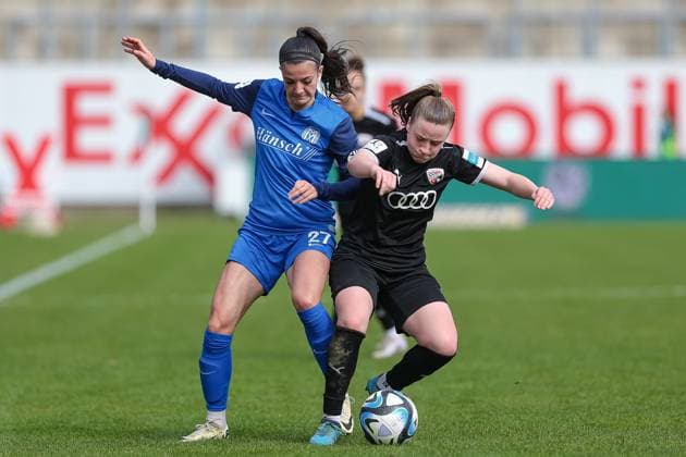 v.li.: Vildan Kardesler (SV Meppen, 27) und Lea Wolski (FC Ingolstadt 04, 6) im Zweikampf, Duell, Dynamik, Aktion, Action, Spielszene, DIE DFB-RICHTLINIEN UNTERSAGEN JEGLICHE NUTZUNG VON FOTOS ALS SEQUENZBILDER UND ODER VIDEOÄHNLICHE FOTOSTRECKEN. DFB REGULATIONS PROHIBIT ANY USE OF PHOTOGRAPHS AS IMAGE SEQUENCES AND OR QUASI-VIDEO., 17.03.2024, Meppen (Deutschland), Fussball, 2. Frauen-Bundesliga, SV Meppen - FC Ingolstadt 04