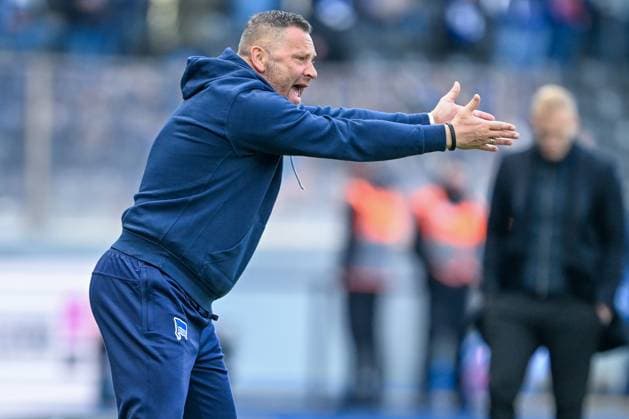2. Bundesliga - Hertha BSC Berlin - FC Schalke 04 am 17.03.2024 im Olympiastadion in Berlin Trainer Pal Dardai (Hertha BSC Berlin) gibt lautstark Anweisungen.