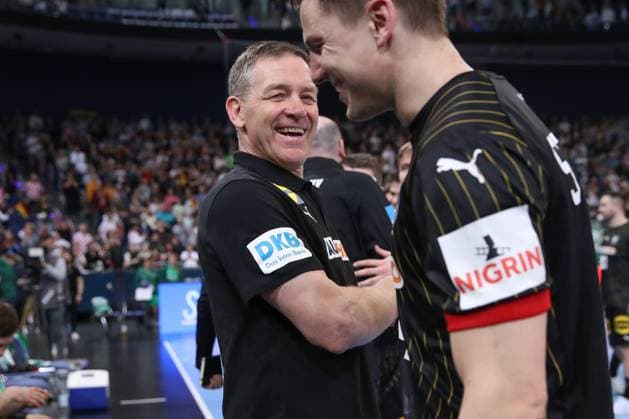 Bilder des Jahres 2024, Sport 03 März Sport Themen der Woche KW11 Sport Bilder des Tages 17.03.2024, xgox, Handball Olympia-Qualifikation, Deutschland - Oesterreich emspor, v.l. Alfred Gislason (Deutschland, Trainer) Jubel ueber den Sieg, Jubel nach Spielende ZAG Arena *** 17 03 2024, xgox, handball olympic qualification, Germany Austria emspor, f l Alfred Gislason Germany, coach celebrating the victory, cheering after the game ZAG Arena