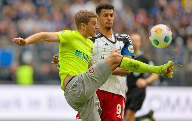 Fussball - 2. BL - Hamburger SV - SV Wehen Wiesbaden - 17.03.24, Marcus Mathisen (SVWW), Robert Glatzel (HSV), -