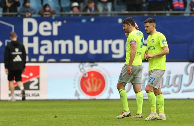 Fussball - 2. BL - Hamburger SV - SV Wehen Wiesbaden - 17.03.24, Leider nichts zu holen - Sascha Mockenhaupt und Nico Rieble (SVWW), -