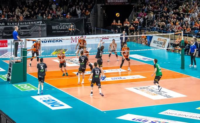 17.03.2024, Berlin, Volleyball: 1.Bundesliga, Maenner, Playoff-Viertelfinale, Spiel 1, BR Volleys - SSC Karlsruhe, Max-Schmeling-Halle. Blick in die Halle. BR Volleys - SSC Karlsruhe