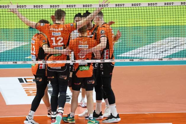 DEU, DVV, 1.VBL, BR Volleys vs. Karlsruhe, 17.03.2024, Max-Schmeling-Halle, Berlin, DEU, DVV, 1.VBL, BR Volleys vs. Karlsruhe, im Bild BR Volleys-Spielerkreis Foto: Juergen Engler nordphoto GmbH