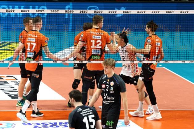 DEU, DVV, 1.VBL, BR Volleys vs. Karlsruhe, 17.03.2024, Max-Schmeling-Halle, Berlin, DEU, DVV, 1.VBL, BR Volleys vs. Karlsruhe, im Bild BR Volleys-Spielerkreis Foto: Juergen Engler nordphoto GmbH