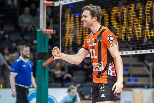 17.03.2024, Berlin, Volleyball: 1.Bundesliga, Maenner, Playoff-Viertelfinale, Spiel 1, BR Volleys - SSC Karlsruhe, Max-Schmeling-Halle. Berlins Cody Kessel jubelt nach dem Sieg. BR Volleys - SSC Karlsruhe