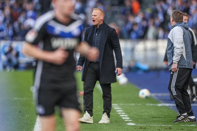 17.03.2024, Fussball, 2. Bundesliga, 26. Spieltag, Saison 2023 2024, Hertha BSC - FC Schalke 04, Cheftrainer Karel Geraerts (FC Schalke 04) Berlin Olympiastadion Berlin Deutschland xRHR-FOTO TRx