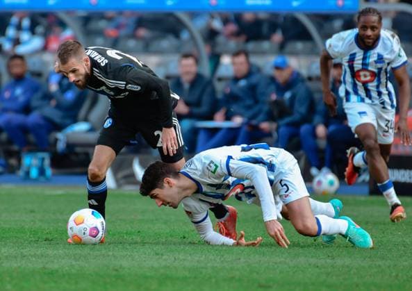 Fussball 2. Bundesliga, Hertha BSC - FC Schalke 04 17.03.2024, xdanx, Fussball 2. Bundesliga, Hertha BSC - FC Schalke 04, v.l. Tomas Kalas (FC Schalke 04 26),Andreas Bouchalakis (Hertha BSC 5),Zweikampf, Duell, Kampf, tackle (DFL DFB REGULATIONS PROHIBIT ANY USE OF PHOTOGRAPHS as IMAGE SEQUENCES and or QUASI-VIDEO) Foto: Daniel Lakomski Mix1 Berlin Olympiastadion Berlin Berlin Deutschland (DE)