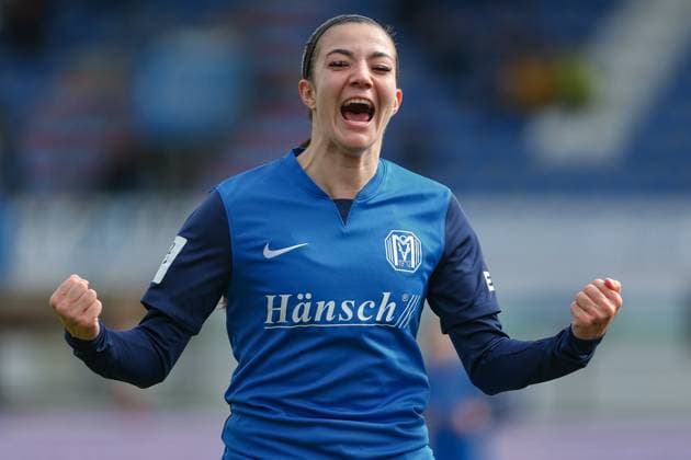 v.li.: Torschützin Vildan Kardesler (SV Meppen, 27) mit Torjubel, Jubel, jubeln, jubelt, optimistisch, Spielszene, Highlight, Freude über das Tor zum 2:0, Portrait, Nahaufnahme, Einzelfoto, Einzelbild, DIE DFB-RICHTLINIEN UNTERSAGEN JEGLICHE NUTZUNG VON FOTOS ALS SEQUENZBILDER UND ODER VIDEOÄHNLICHE FOTOSTRECKEN. DFB REGULATIONS PROHIBIT ANY USE OF PHOTOGRAPHS AS IMAGE SEQUENCES AND OR QUASI-VIDEO., 17.03.2024, Meppen (Deutschland), Fussball, 2. Frauen-Bundesliga, SV Meppen - FC Ingolstadt 04