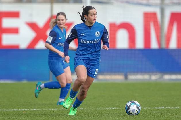 v.li.: Selma Licina (SV Meppen, 18) am Ball, Einzelbild, Ganzkörper, Aktion, Action, Spielszene, DIE DFB-RICHTLINIEN UNTERSAGEN JEGLICHE NUTZUNG VON FOTOS ALS SEQUENZBILDER UND ODER VIDEOÄHNLICHE FOTOSTRECKEN. DFB REGULATIONS PROHIBIT ANY USE OF PHOTOGRAPHS AS IMAGE SEQUENCES AND OR QUASI-VIDEO., 17.03.2024, Meppen (Deutschland), Fussball, 2. Frauen-Bundesliga, SV Meppen - FC Ingolstadt 04