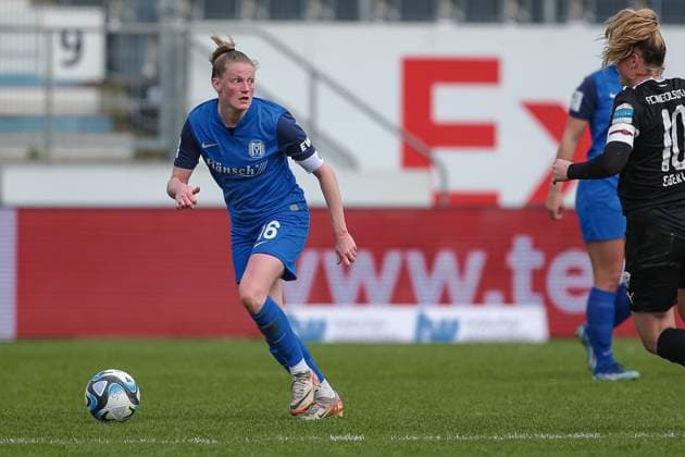 v.li.: Sarah Schulte (SV Meppen, 16) am Ball, Einzelbild, Ganzkörper, Aktion, Action, Spielszene, DIE DFB-RICHTLINIEN UNTERSAGEN JEGLICHE NUTZUNG VON FOTOS ALS SEQUENZBILDER UND ODER VIDEOÄHNLICHE FOTOSTRECKEN. DFB REGULATIONS PROHIBIT ANY USE OF PHOTOGRAPHS AS IMAGE SEQUENCES AND OR QUASI-VIDEO., 17.03.2024, Meppen (Deutschland), Fussball, 2. Frauen-Bundesliga, SV Meppen - FC Ingolstadt 04