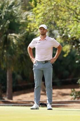 PONTE VEDRA BEACH, FL - MARCH 17: PGA, Golf Herren golfer Wydham Clark watches on the 3rd hole during the final round of The Players Championship on March 17, 2024, at TPC Sawgrass in Ponte Vedra Beach, Florida. (Photo by Brian Spurlock Icon Sportswire) GOLF: MAR 17 PGA THE PLAYERS Championship EDITORIAL USE ONLY Icon24031761