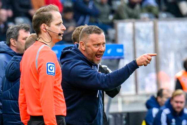 Pal Dardai (Hertha BSC Trainer), unzufrieden mit dem Schiedsrichter, zeigt, ruft, Hertha BSC - FC Schalke 04, 2. Bundesliga, Fussball, DFB, Spielzeit 2023 2024, 26. Spieltag, Olympia - Stadion Berlin, DFB DFL REGULATIONS PROHIBIT ANY USE OF PHOTOGRAPHS AS IMAGE SEQUENCES AND OR QUASI-VIDEO, 17.03. 2024,