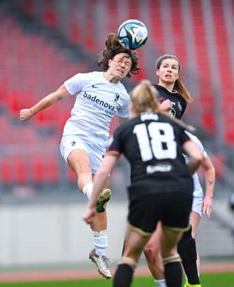 Germany, Nuernberg, 17.03.2024, Max-Morlock-Stadion, 1. FC Nuernberg vs SC Freiburg - Frauen-Bundesliga, Ally Gudorf (SC Freiburg) und Nele Bauereisen (1. FC Nuernberg) battle for the ball Nuremberg Max-Morlock-Stadion Bavaria Germany