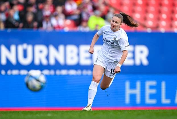 Germany, Nuernberg, 17.03.2024, Max-Morlock-Stadion, 1. FC Nuernberg vs SC Freiburg - Frauen-Bundesliga, Annabel Schasching (SC Freiburg) runs Nuremberg Max-Morlock-Stadion Bavaria Germany